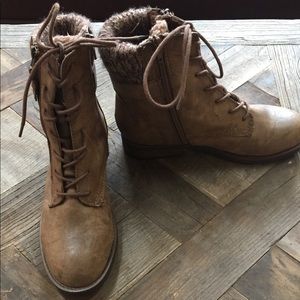 American Eagle lace up boots
